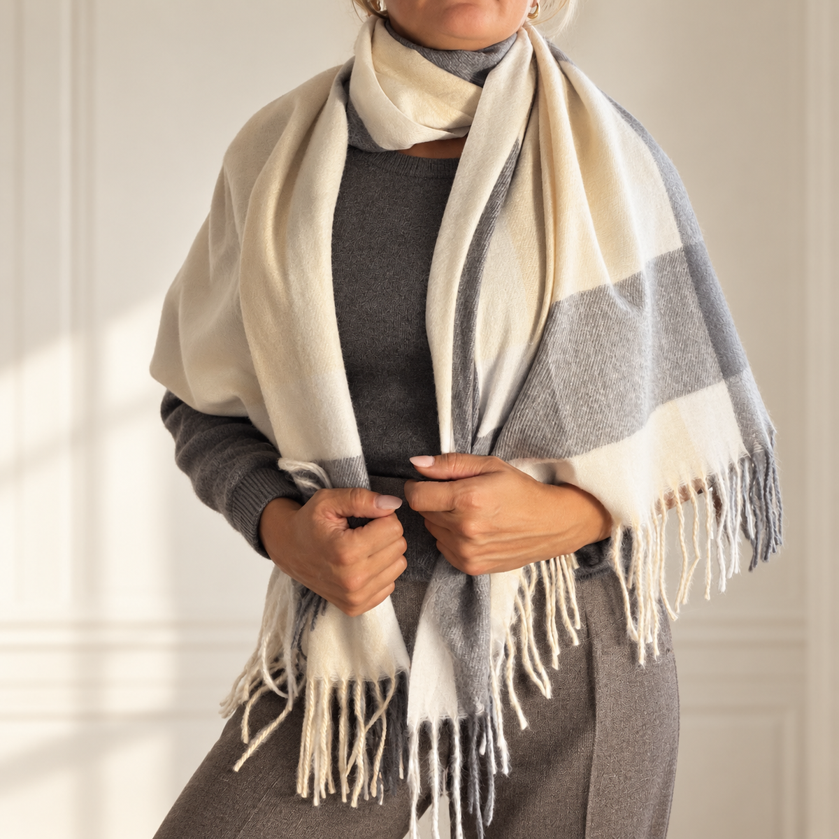 Bufanda de cachemira en beige, marfil y gris